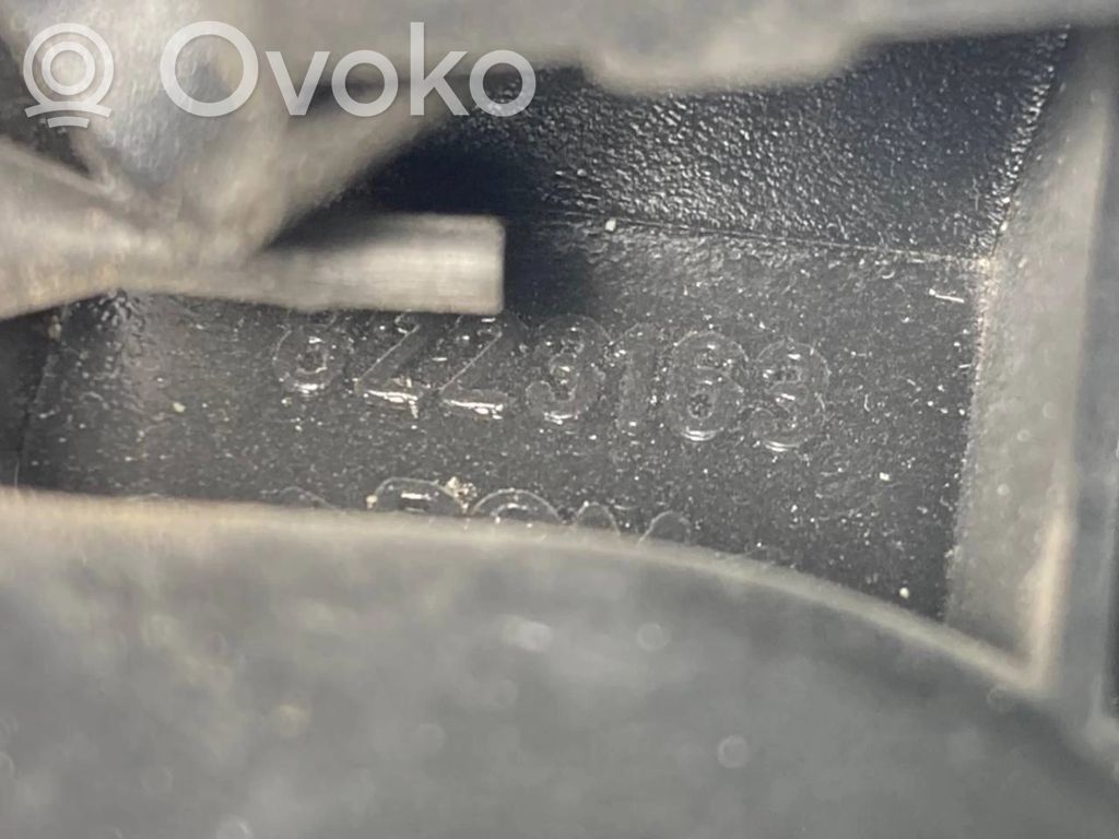 Dzinēja pārsega attaisīšanas rokturītis