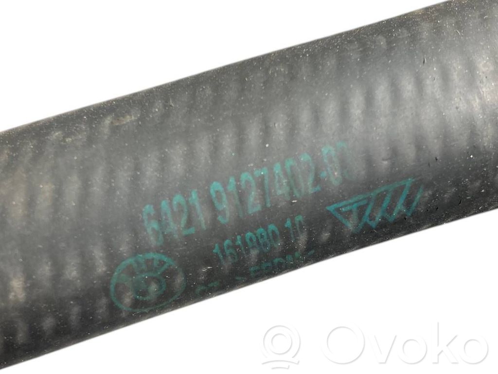 Caurulīte (-es) / šļūtene (-es)