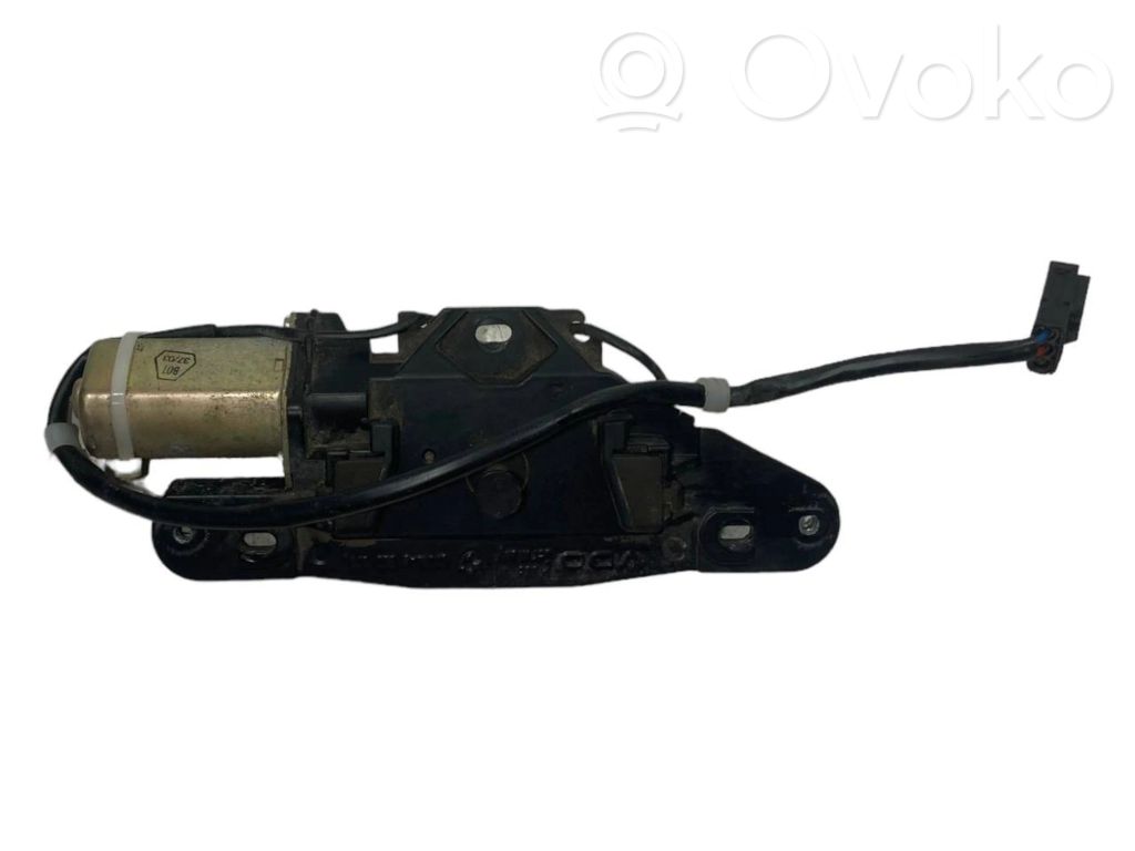 Aizmugurējā pārsega pievilcējs