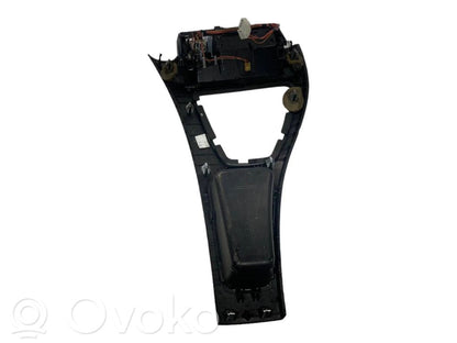 Ātrumu pārslēgšanas sviras dekoratīvā apdare (plastmasas)