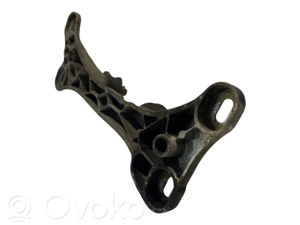 Transmission mounting bracket