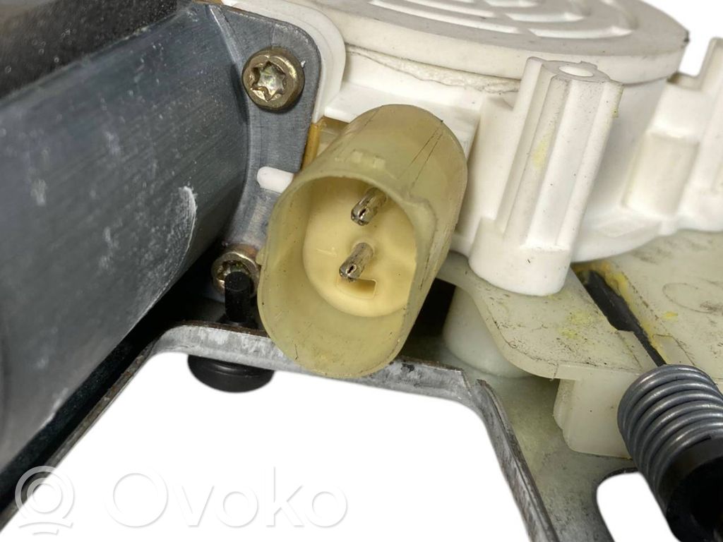 Priekšpusē elektriskā loga pacelšanas mehānisma komplekts