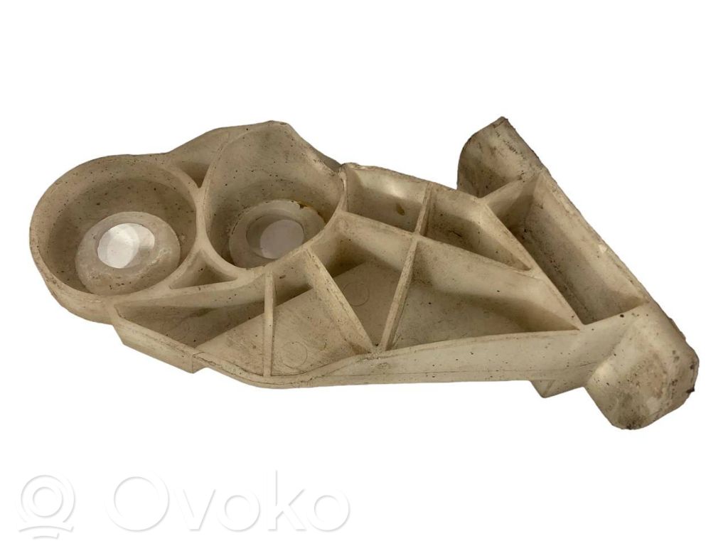 Priekšpusē bampera turētājs