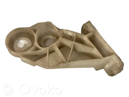 Priekšpusē bampera turētājs