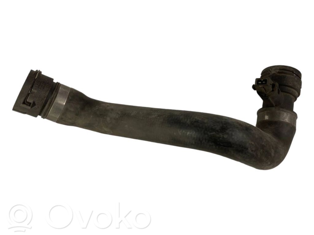 Caurulīte (-es) / šļūtene (-es)