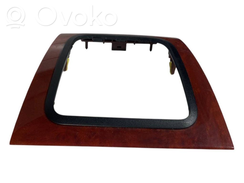 Ātrumu pārslēgšanas sviras dekoratīvā apdare (plastmasas)