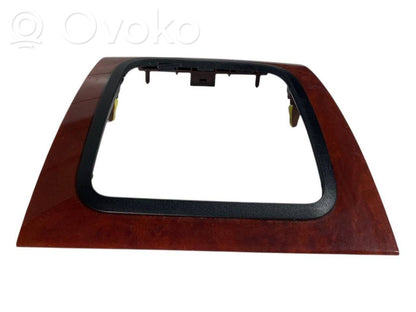 Ātrumu pārslēgšanas sviras dekoratīvā apdare (plastmasas)