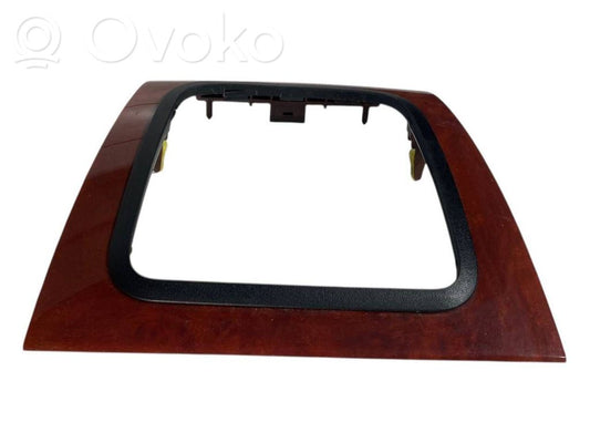 Ātrumu pārslēgšanas sviras dekoratīvā apdare (plastmasas)