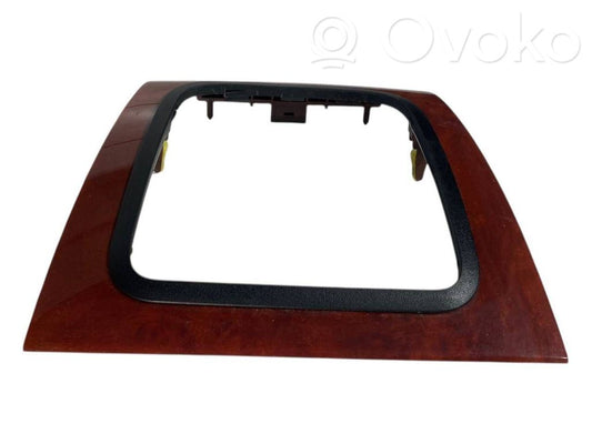 Ātrumu pārslēgšanas sviras dekoratīvā apdare (plastmasas)