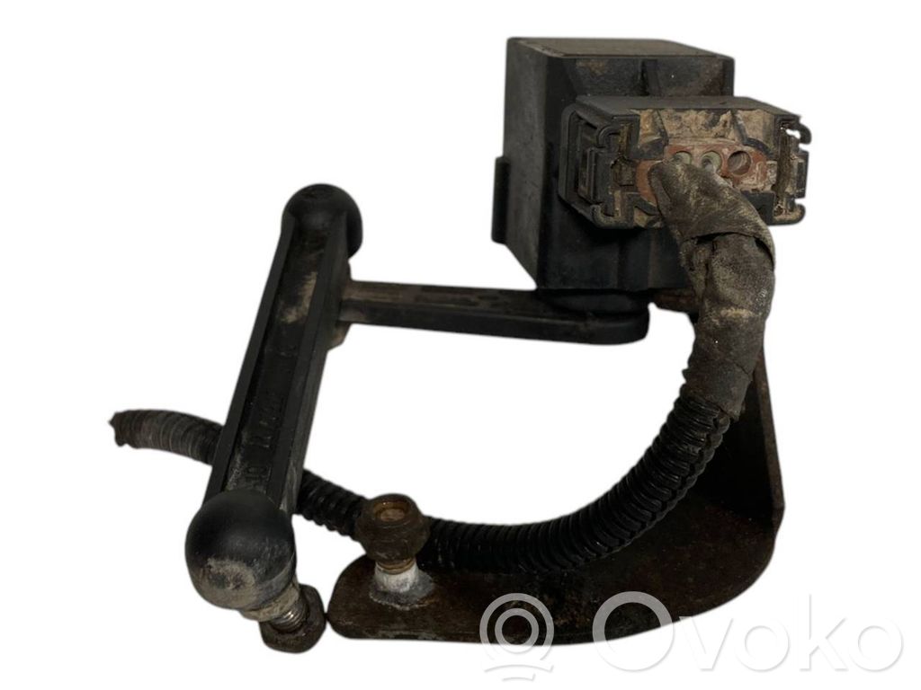Augstuma sensors (priekšējo lukturu)