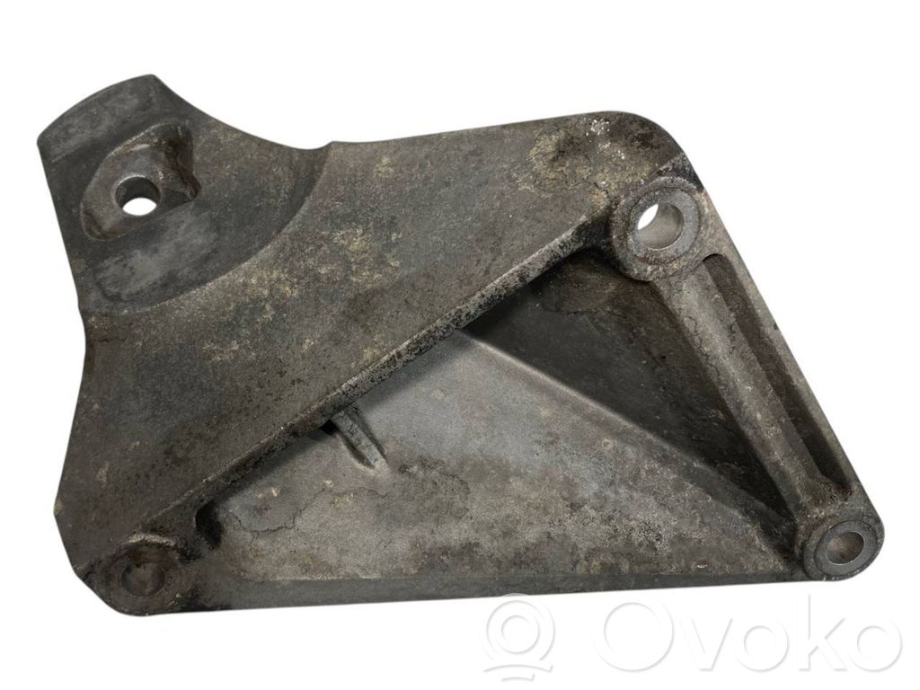 Engine mounting bracket