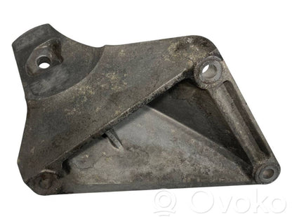 Engine mounting bracket