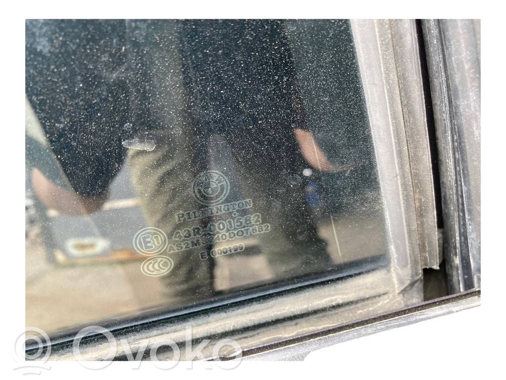 Aizmugurējās durvis