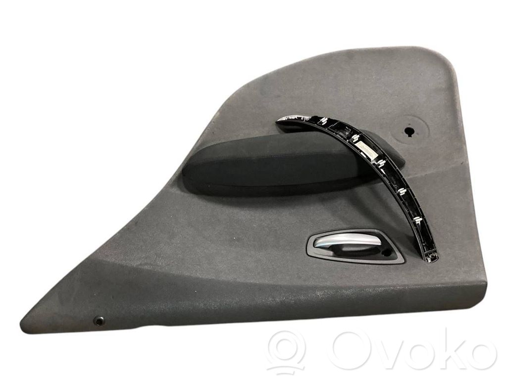 Apšuvums aizmugurējām durvīm