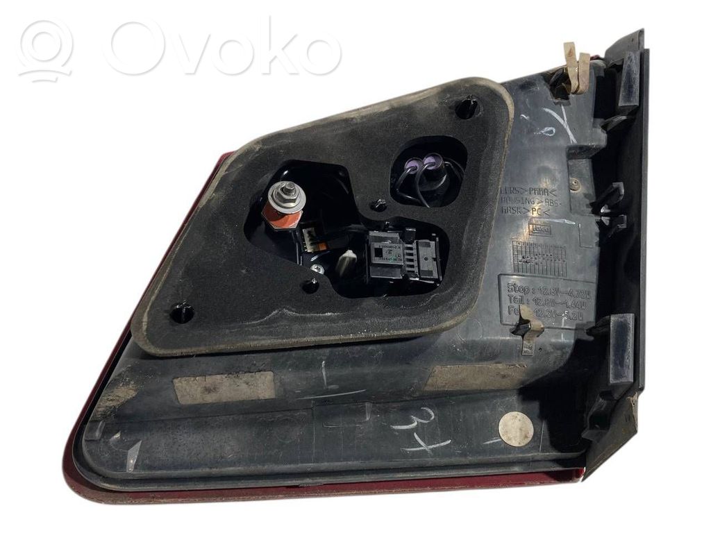 Aizmugurējais lukturis pārsegā