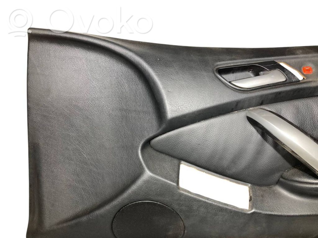 Priekšējo durvju apdare