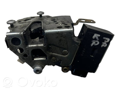 Priekšpusē slēdzene