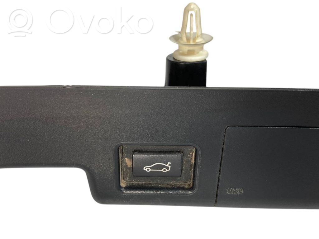 Kāju zonas sānu dekoratīvā apdare