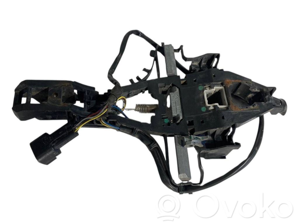 Aizmugurē turētājs / kronšteins ārējam atvēršanas rokturim