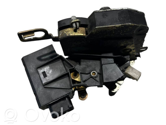 Priekšpusē slēdzene