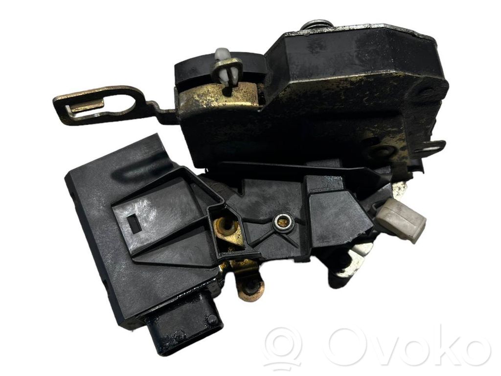 Priekšpusē slēdzene