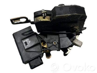 Priekšpusē slēdzene