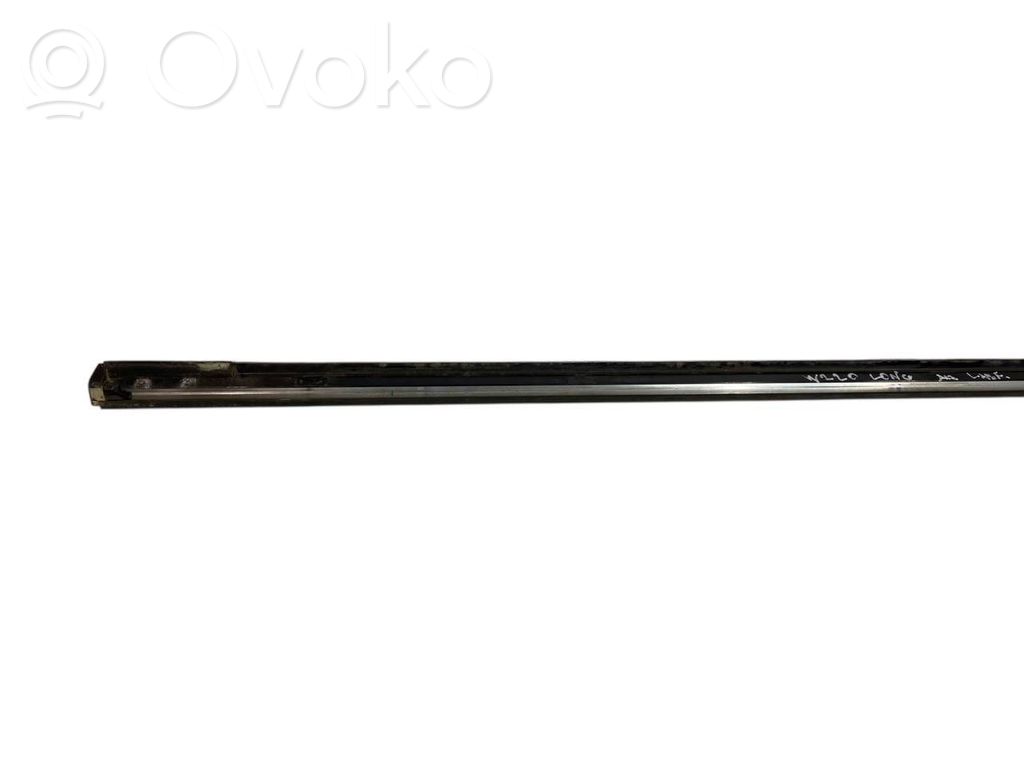 Aizmugurē durvju dekoratīvā apdare (moldings)