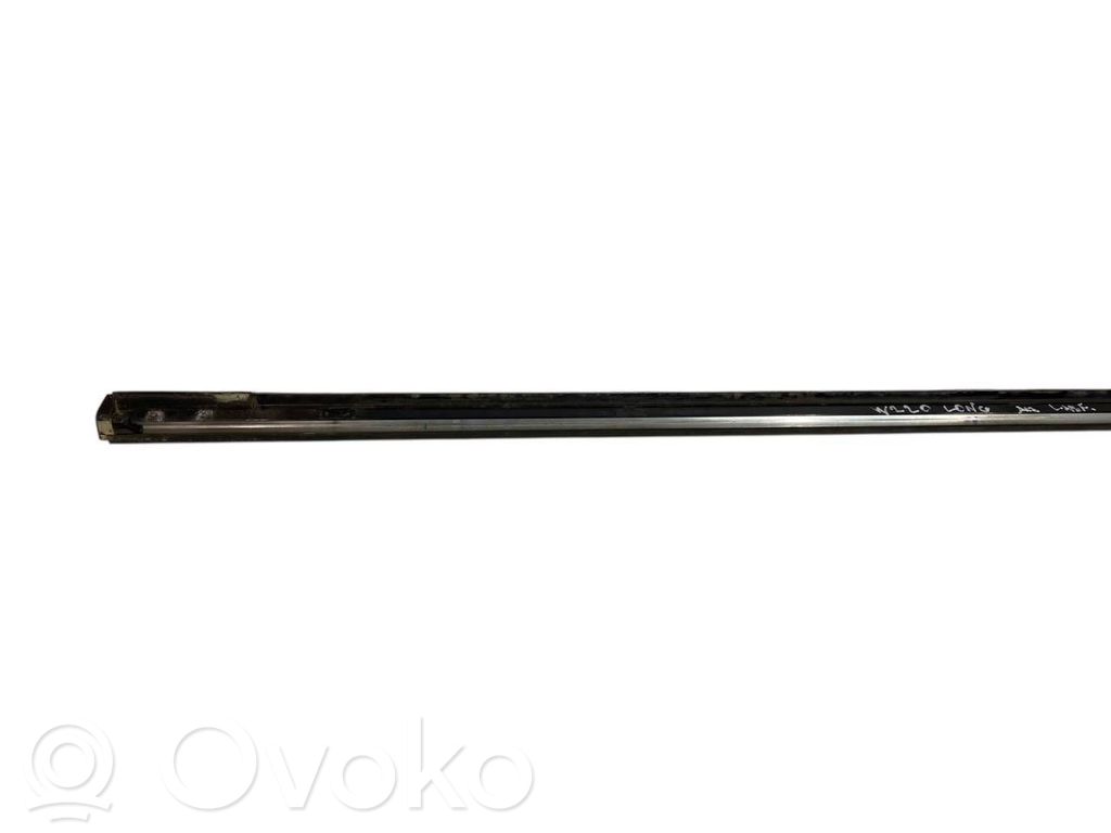 Aizmugurē durvju dekoratīvā apdare (moldings)