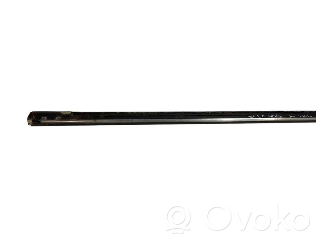 Aizmugurē durvju dekoratīvā apdare (moldings)