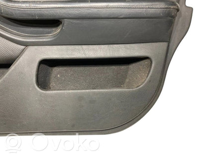 Priekšējo durvju apdare