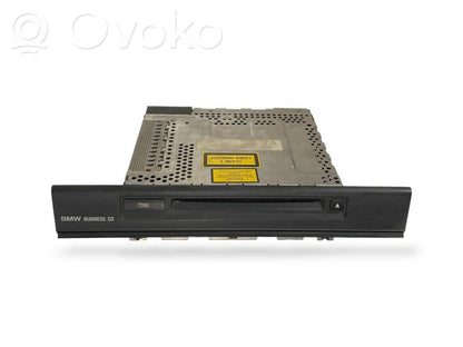 Radio / CD/DVD atskaņotājs / navigācija