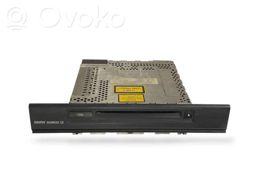 Radio / CD/DVD atskaņotājs / navigācija