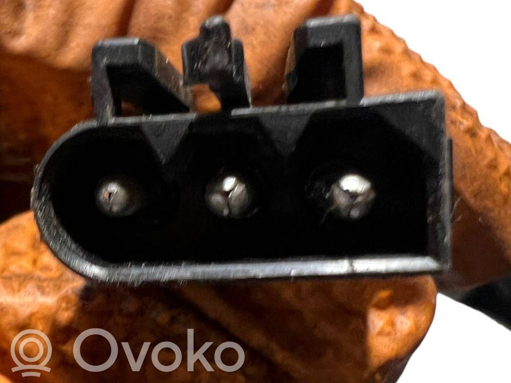 Aizmugurējā pārsega pievilcējs