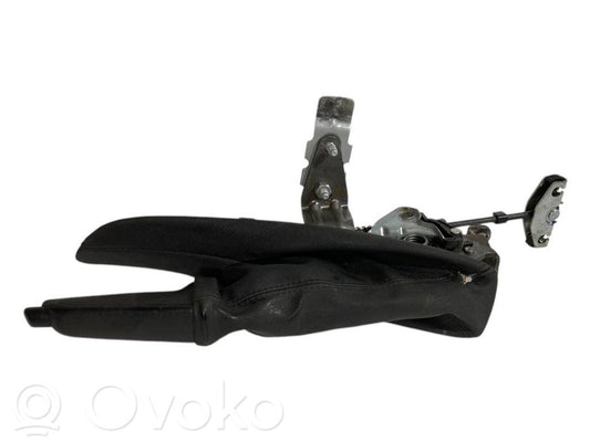 Rokas bremzes mehānisms (salonā)