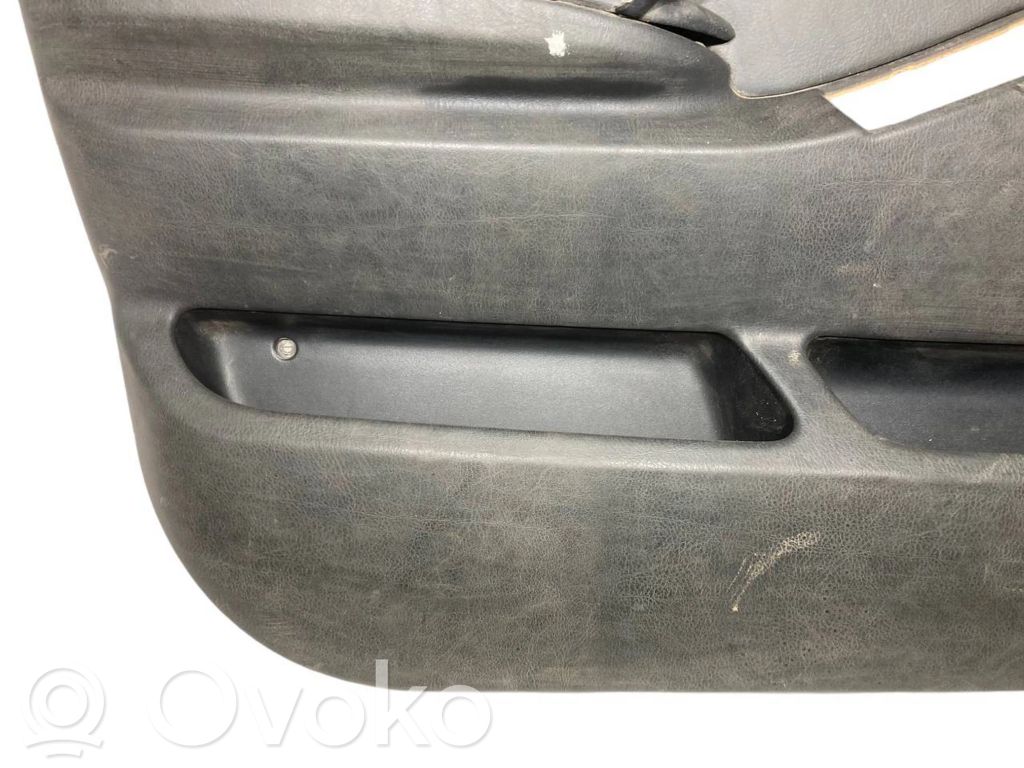 Priekšējo durvju apdare