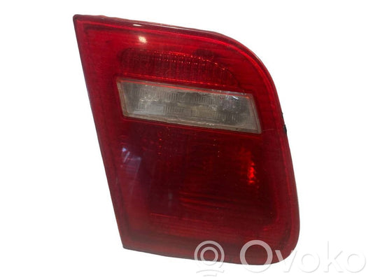 Aizmugurējais lukturis pārsegā