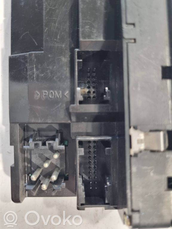 Window lift control switch(es)