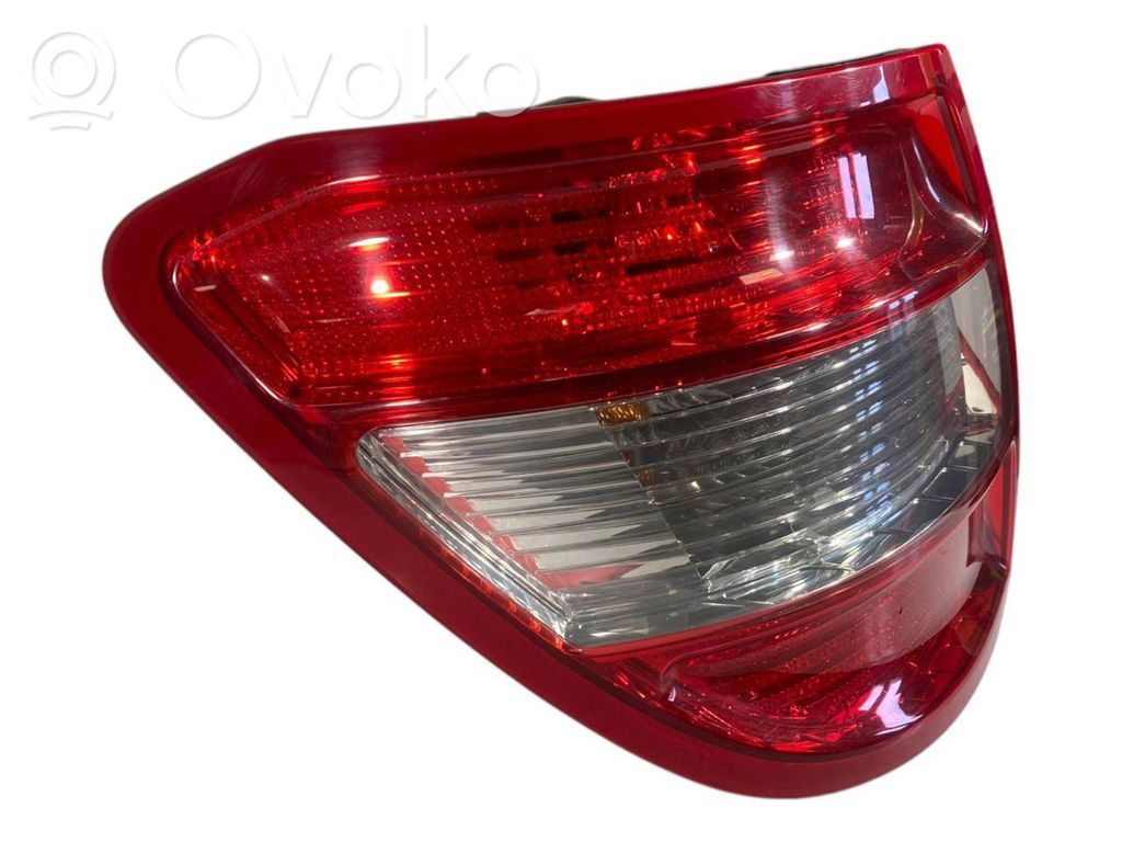 Aizmugurējais lukturis virsbūvē