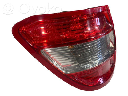 Aizmugurējais lukturis virsbūvē