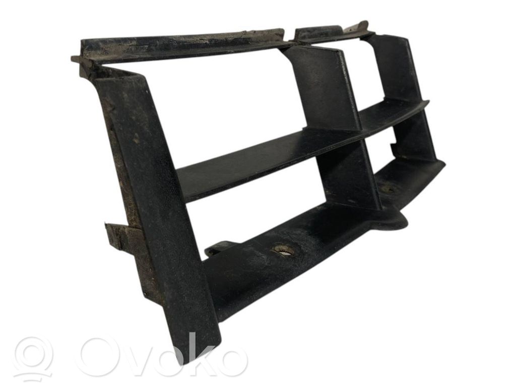 Apakšējais režģis (trīsdaļīgs)