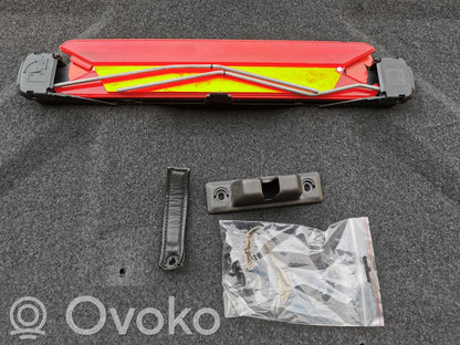 Bagāžnieka pārsega dekoratīvā apdare (komplekts)