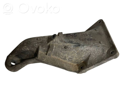 Engine mounting bracket
