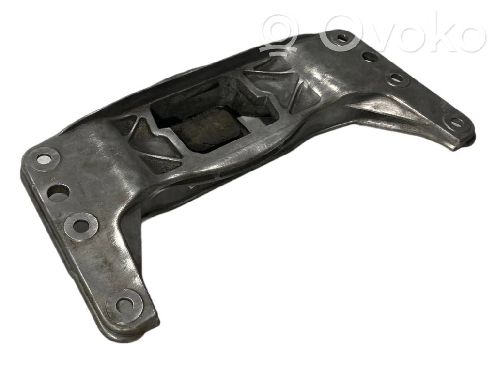 Transmission mounting bracket