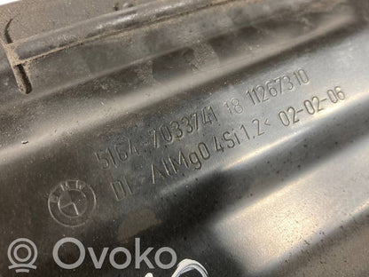 Radiatoru paneļa augšējā daļa (televizors)