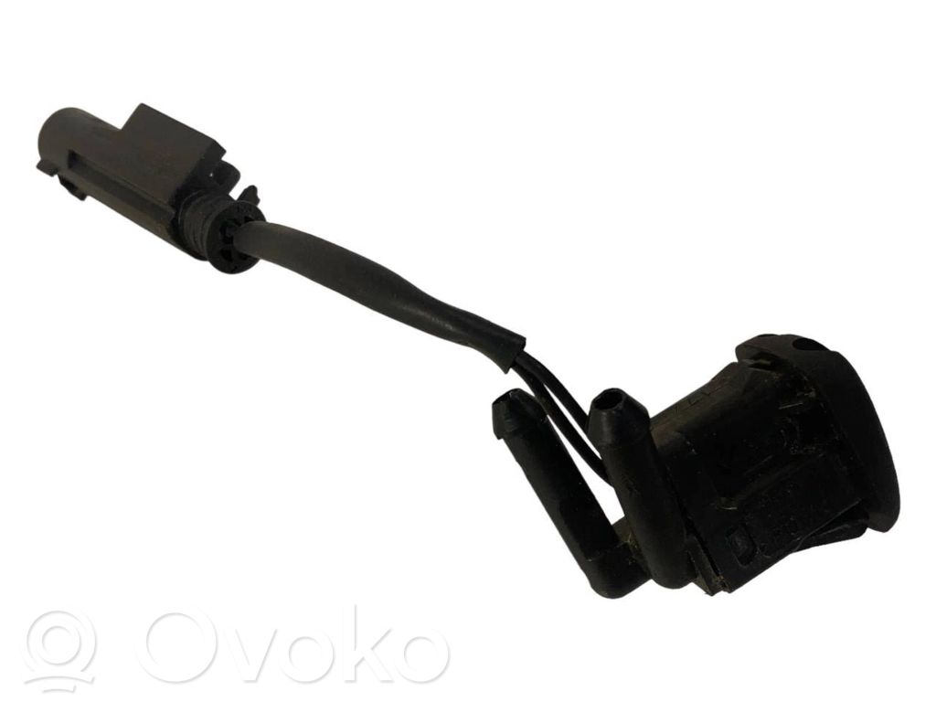 Mazgāšanas šķidruma smidzinātājs (-i) priekšējam logam