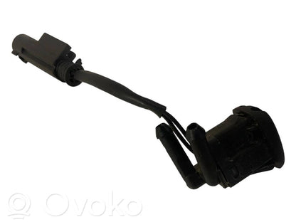 Mazgāšanas šķidruma smidzinātājs (-i) priekšējam logam