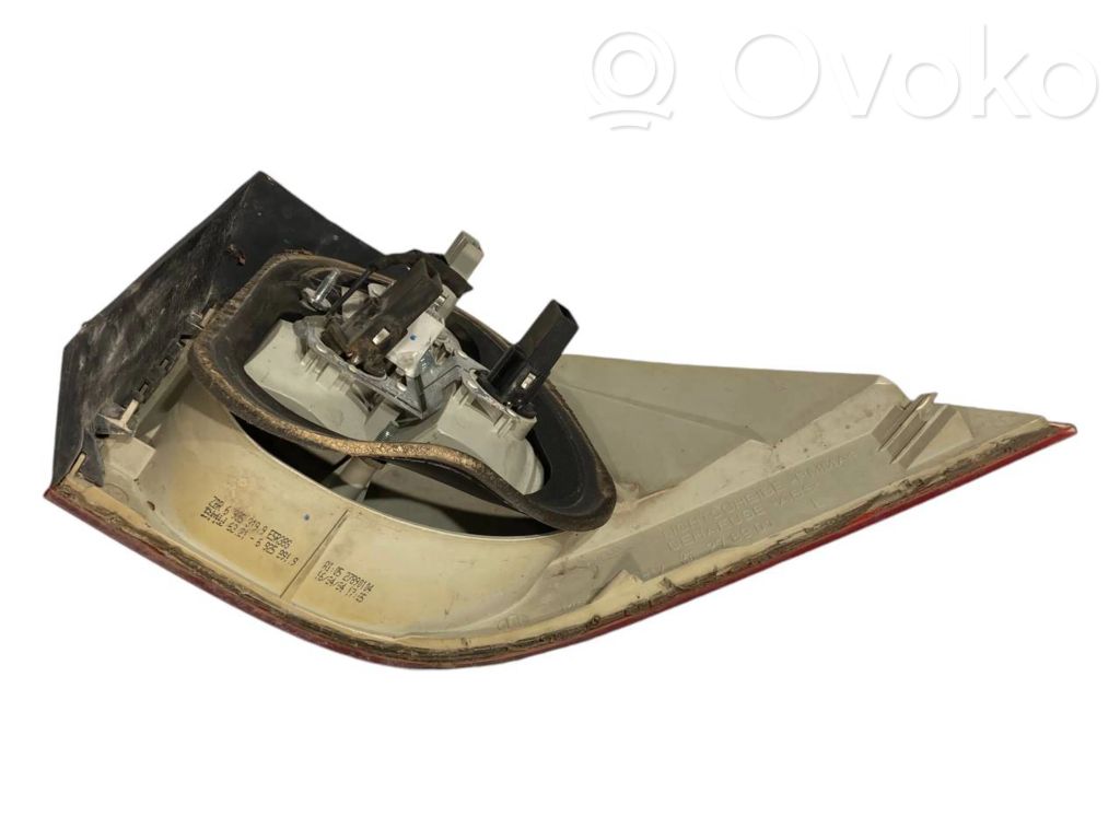 Aizmugurējais lukturis virsbūvē