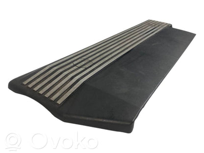 Dzinēja pārsegs (dekoratīva apdare)