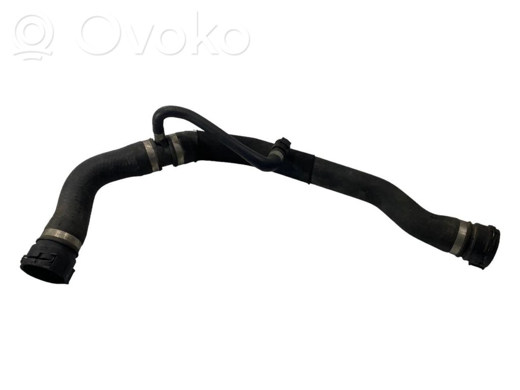 Caurulīte (-es) / šļūtene (-es)