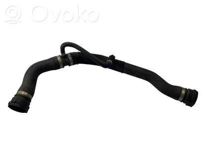 Caurulīte (-es) / šļūtene (-es)